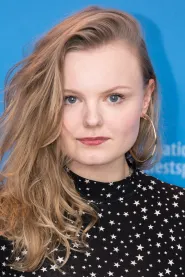 Maria Dragus as Eliza in Graduation