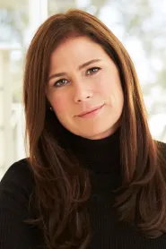 Maura Tierney as Karen Barbour in Băiat frumos