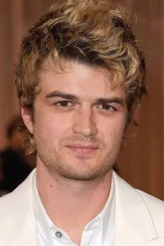 Joe Keery as Travis 'Teacake' Meacham in Cod roșu: Apocalipsă