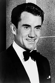 Ian Bannen as Dennis Markham in Un reporter incomod