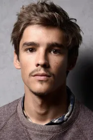Brenton Thwaites as Jonas in Darul lui Jonas