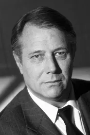 J. T. Walsh as Warren 'Red' Barr in Dispariția