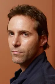 Alessandro Nivola as Peter Forente in Cel mai violent an