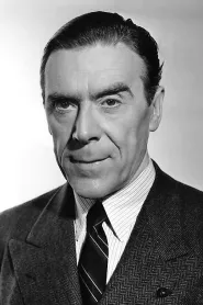 Leo G. Carroll as Dr. Murchison in Fascinația