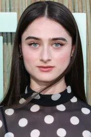 Raffey Cassidy as Kim Murphy in Uciderea cerbului sacru