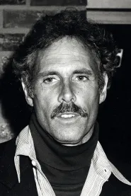 Bruce Dern as Thomas in Monstrul