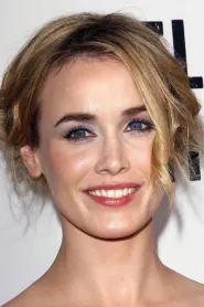 Dominique McElligott as Tess Bell in Luna