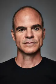 Michael Kelly as Richard Detmer in Cronici