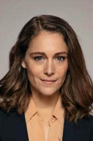Ariane Labed as Anna in Înainte de miezul nopții