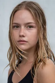 Amélie Hoeferle as Alex in One Mile: Chapter Two