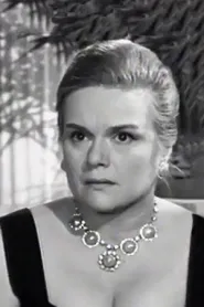 Despo Diamantidou as Madam Pari in The Red Lanterns