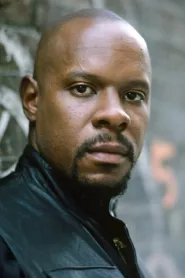 Avery Brooks as Leon Jackson in 15 minute