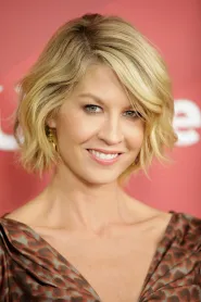 Jenna Elfman as Annie Harper in Prietenie cu folos