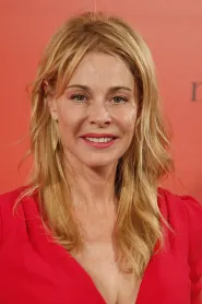 Belén Rueda as Julia in Marea dinauntru