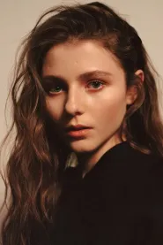 Thomasin McKenzie as Elsa in Jojo Rabbit