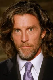 John Glover as Bryce Cummings in Poveste trăsnită de Crăciun