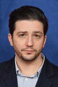 John Magaro as Arthur in Din alte vieți