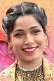 Freida Pinto as Older Latika in Vagabondul milionar
