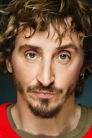 Ivan Massagué as Goreng in Platforma