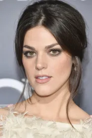 Callie Hernandez as Anna in Infinitul