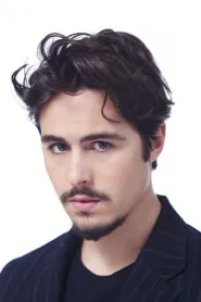 Ben Schnetzer as Mark Ashton in Mândria