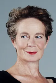 Celia Imrie as Joyce in Clubul crimelor de joi