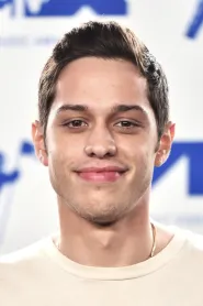 Pete Davidson as Tom Zutaut in The Dirt: Povestea trupei Mötley Crüe