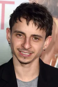 Moisés Arias as Poe Ramírez in Five Feet Apart