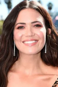 Mandy Moore as Rapunzel (voice) in O poveste încâlcită