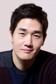 Yoo Ji-tae as Lee Woo-jin in Băiatul bătrân