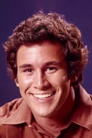 Michael Ontkean as Cousin Milo in Descendenții