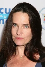 Sheila Kelley as Laura Peterson in Musafirul