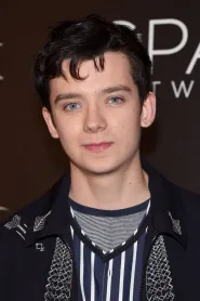 Asa Butterfield as Hugo Cabret in Hugo