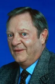 Alan North as Lieutenant Frank Moran in Nemuritorul