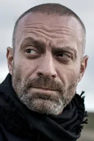 Omar Shargawi as Rashid in Vinovatul