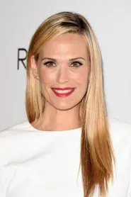 Molly Sims as Diora in Doi băieți și multe fete