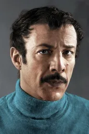 Münir Özkul as Kel Mahmut in The Chaos Class