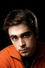 Boris Ler as Tarik in Pe tărâmul sângelui și al mierii