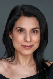 Laara Sadiq as Fattema / Old Woman (voice) in Pâinea războiului