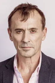 Robert Knepper as Johnson in Curierul 3