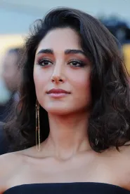 Golshifteh Farahani as Nik Khan in Extraction