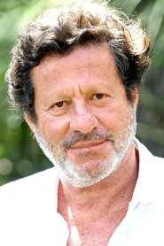 Joaquim de Almeida as Javi in Dispariția