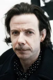 Noah Taylor as Mr. Robertson in Luptând cu destinul