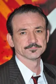 Ritchie Coster as Dietrich Banning in Fracul magic
