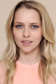 Teresa Palmer as Julie Grigio in Iubitul meu e zombi