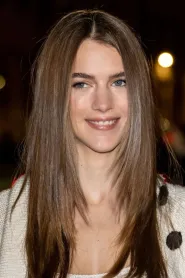 Chloe East as Celeste in Războiul colegelor