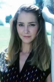 Lisa Eilbacher as Jenny Summers in Polițistul din Beverly Hills