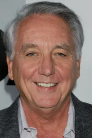 Bob Gunton as Warden Norton in Închisoarea îngerilor