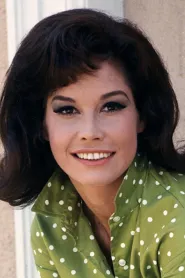 Mary Tyler Moore as Pearl Coplin in Flirting with Disaster