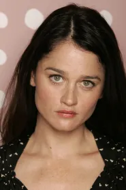 Robin Tunney as Sarah in Clubul vrăjitoarelor